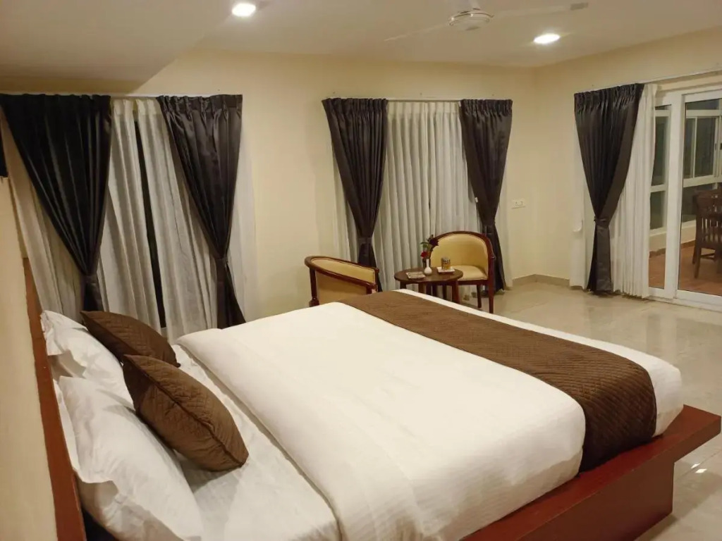 Салем: Cliff View Resort