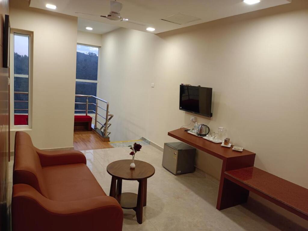 Салем: Cliff View Resort