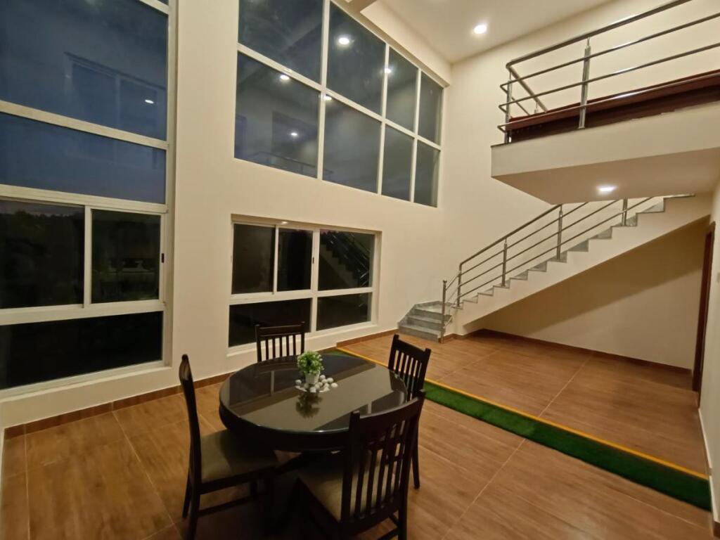 Салем: Cliff View Resort