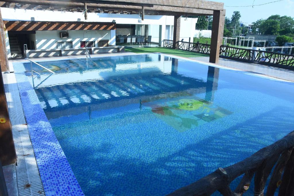 Барейлли: Click Resort Sparsh Bareilly