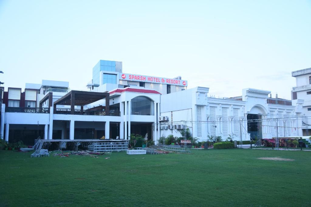 Барейлли: Click Resort Sparsh Bareilly