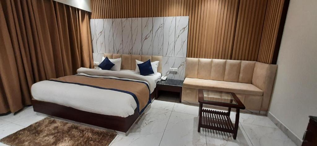 Барейлли: Click Resort Sparsh Bareilly
