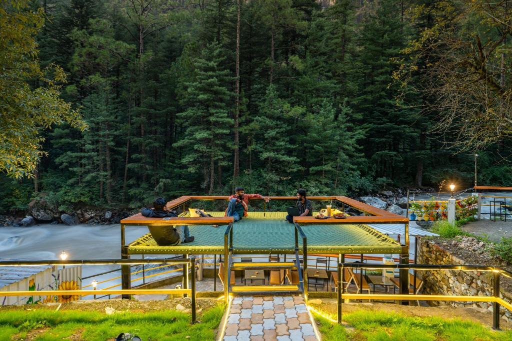 Касоль: The Hosteller Kasol Riverside