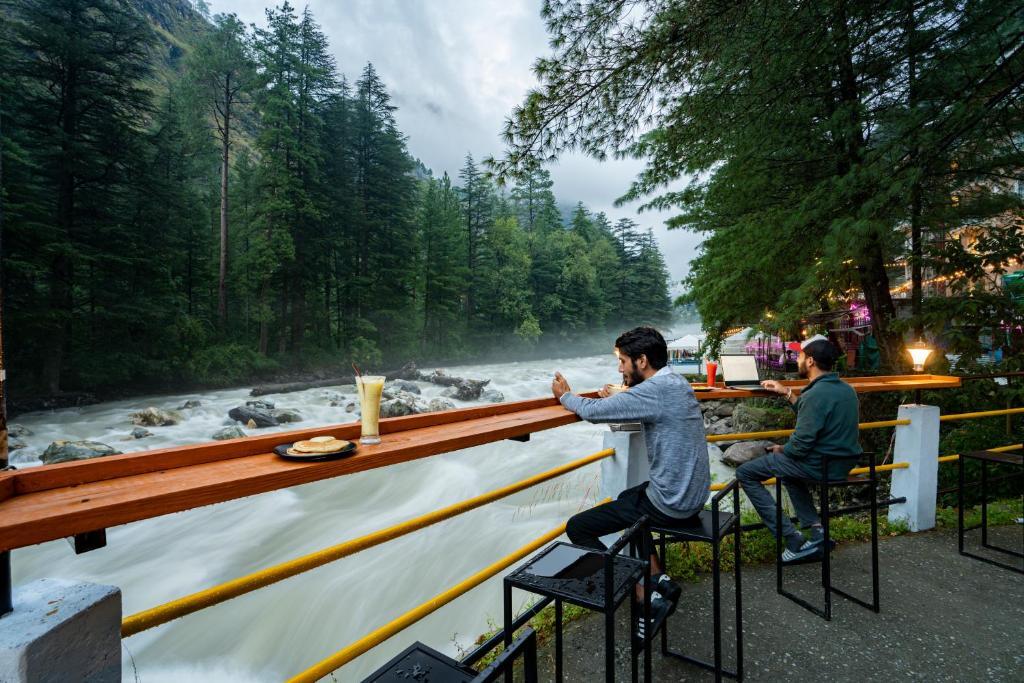 Касоль: The Hosteller Kasol Riverside