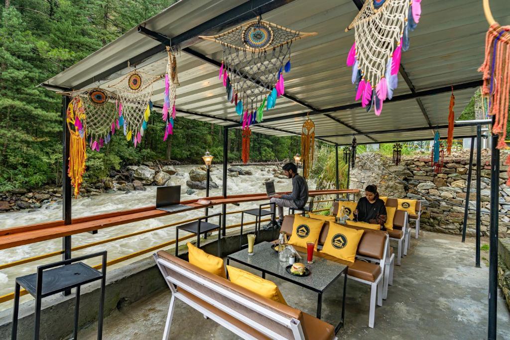 Касоль: The Hosteller Kasol Riverside