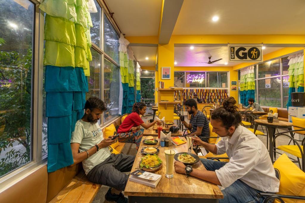 Касоль: The Hosteller Kasol Riverside