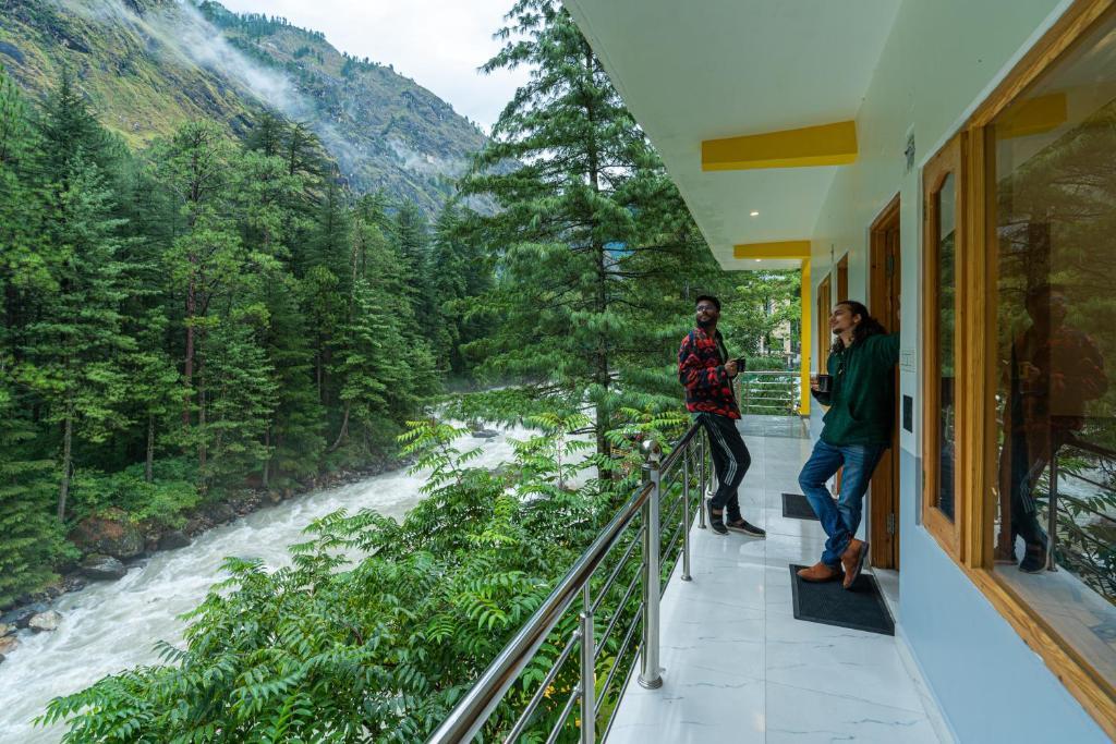 Касоль: The Hosteller Kasol Riverside