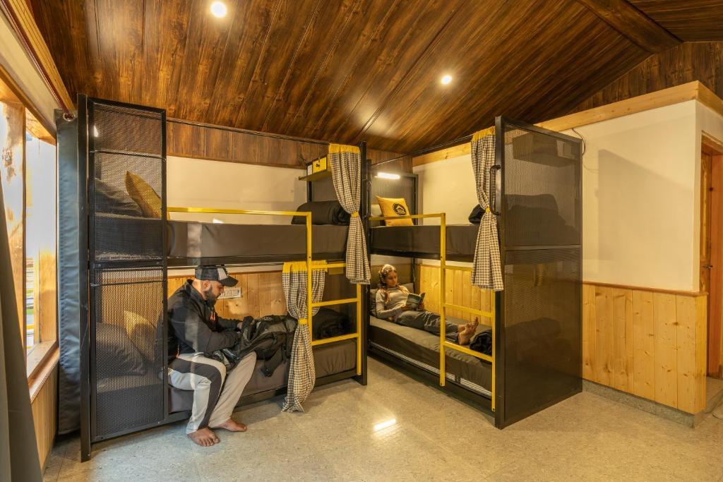 Касоль: The Hosteller Kasol Riverside