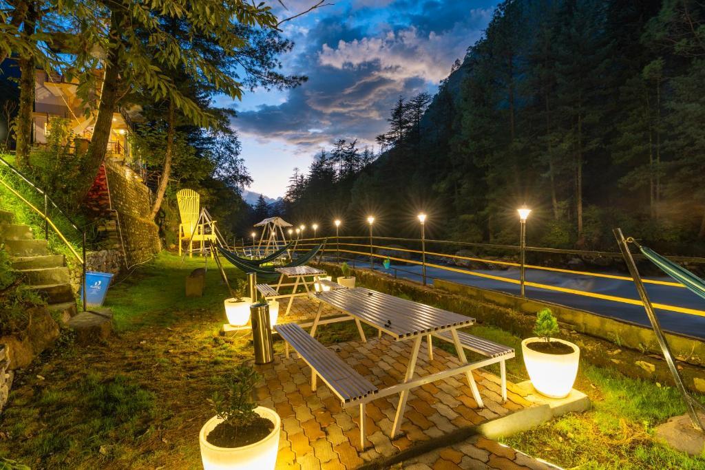 Касоль: The Hosteller Kasol Riverside