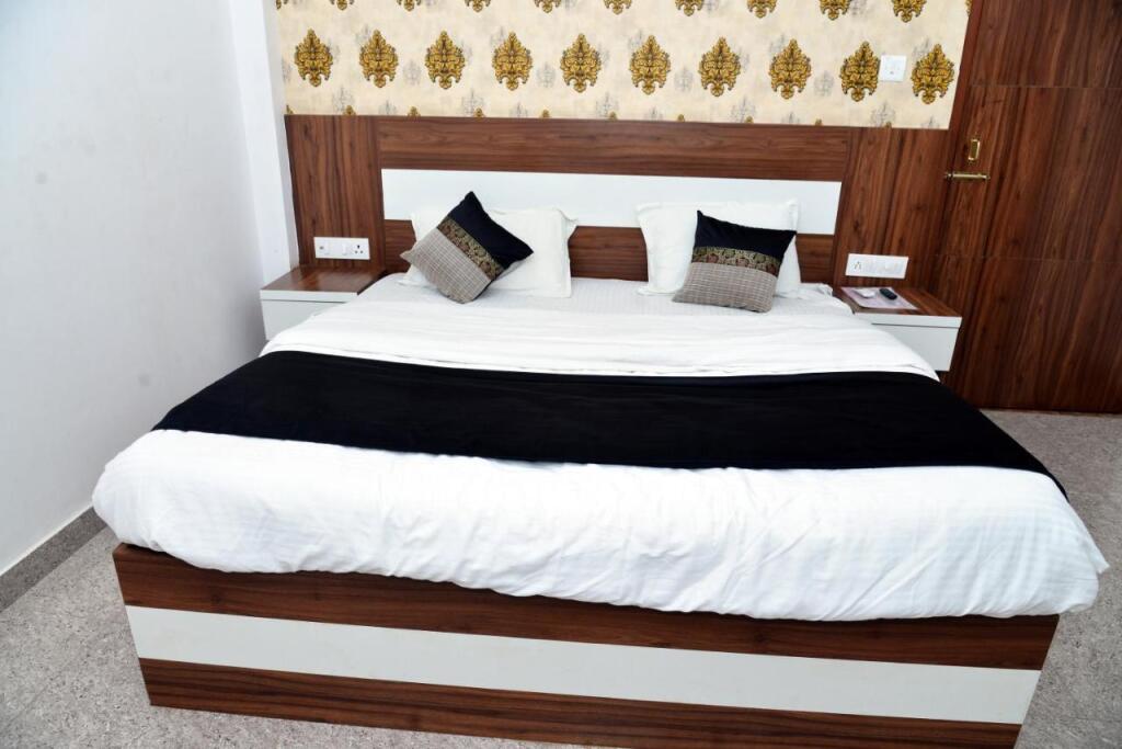 Айодхья: Hotel The Ramay Palace