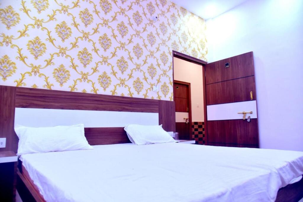 Айодхья: Hotel The Ramay Palace