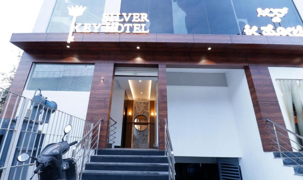 Бангалор: Treebo Trend Silver Keys