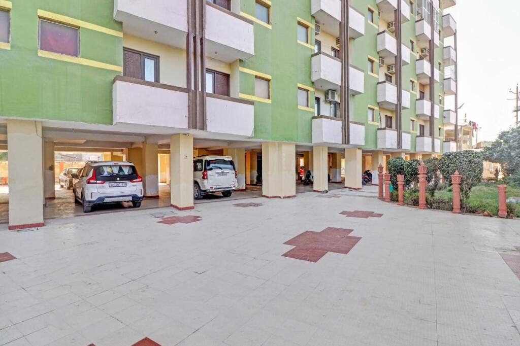 Вриндаван: POP 703878 Ag Yamuna Palace