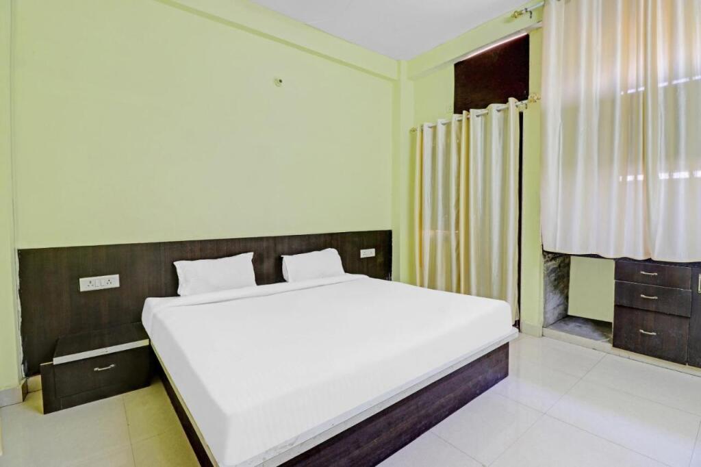 Вриндаван: POP 703878 Ag Yamuna Palace