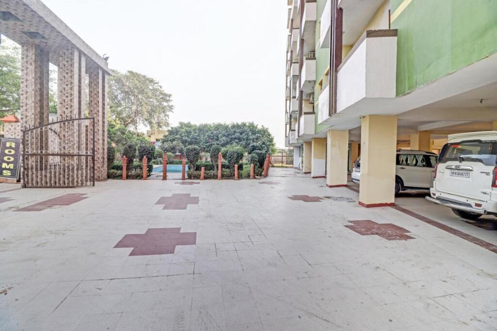 Вриндаван: POP 703878 Ag Yamuna Palace