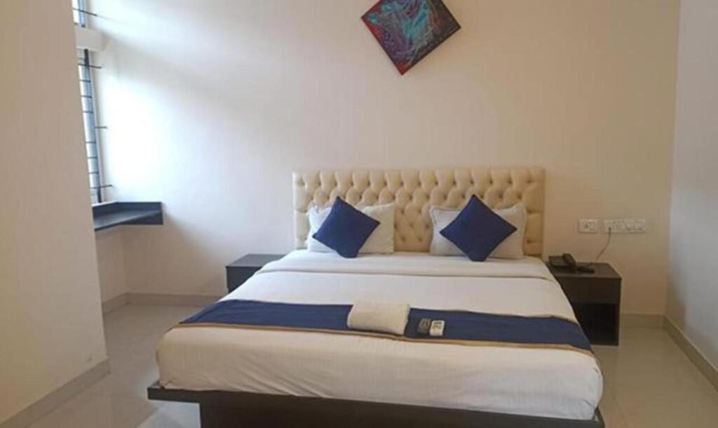 Бангалор: FabHotel Prime Leela Park