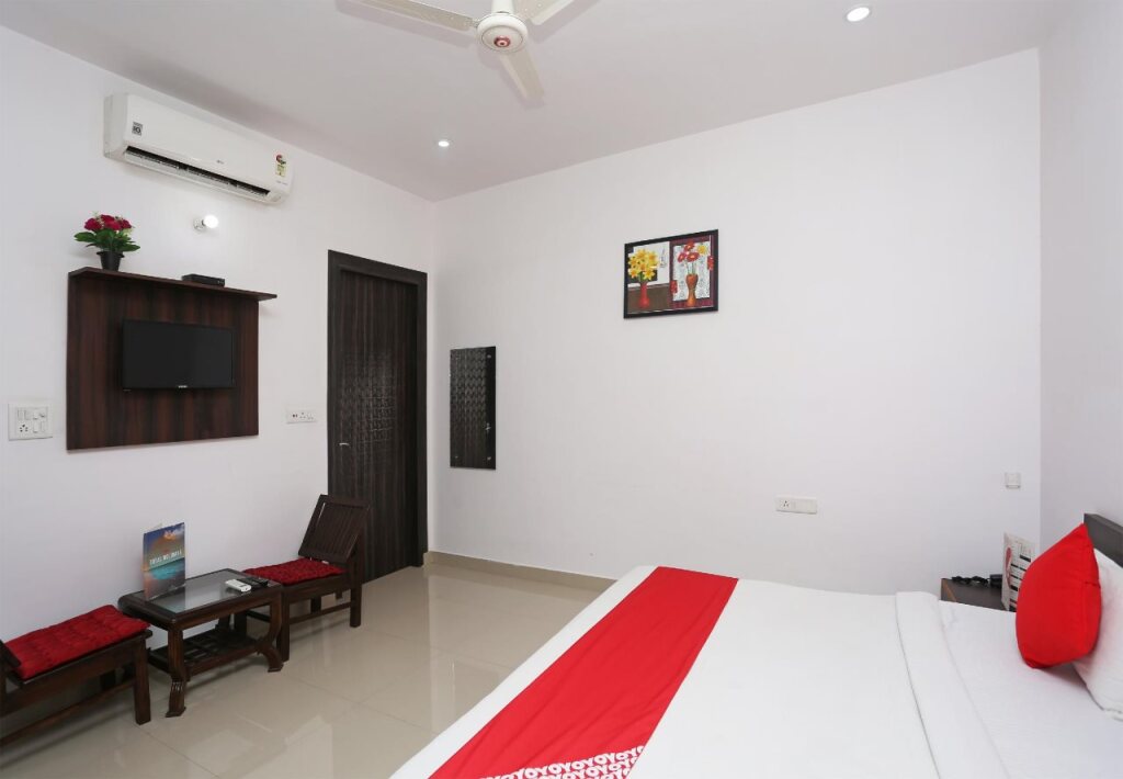 Агра: Hotel Taj Niwas by OYO Rooms