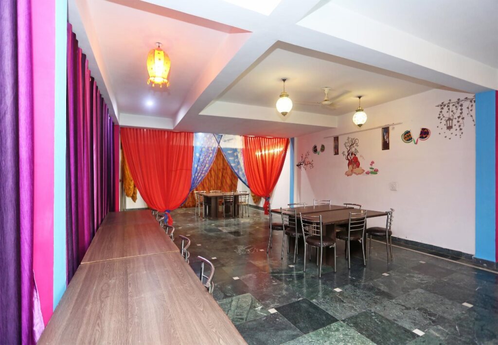Агра: Hotel Taj Niwas by OYO Rooms