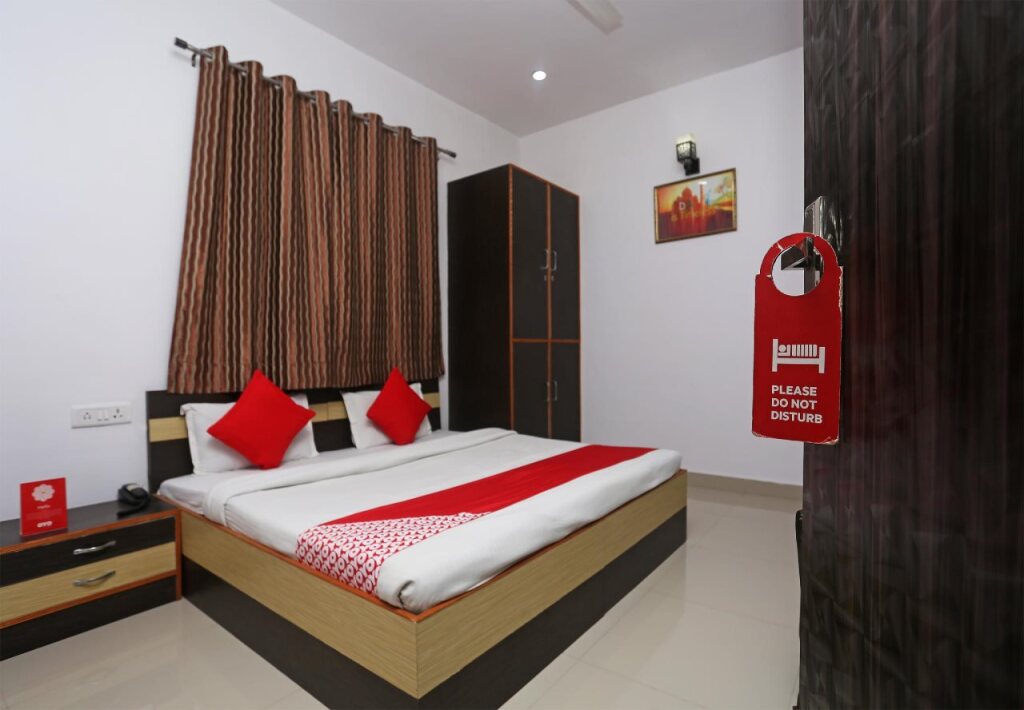 Агра: Hotel Taj Niwas by OYO Rooms