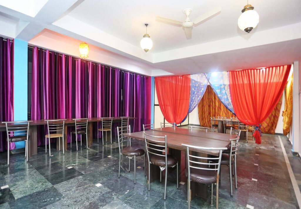 Агра: Hotel Taj Niwas by OYO Rooms
