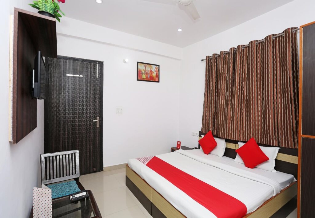 Агра: Hotel Taj Niwas by OYO Rooms
