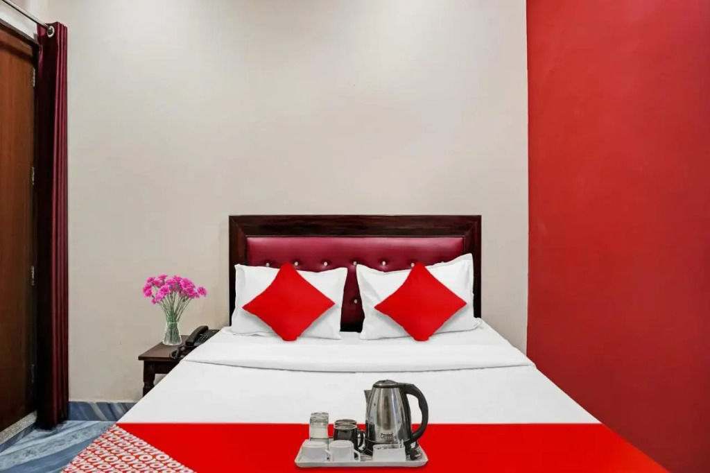 Барейлли: OYO Flagship 701007 Star Guest House