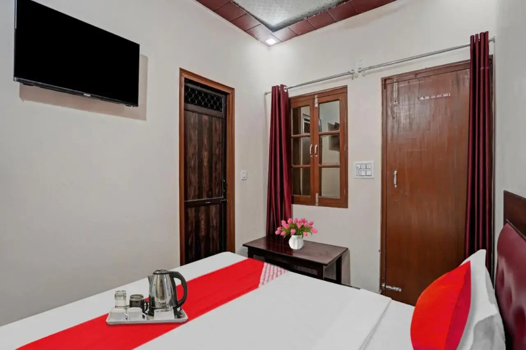 Барейлли: OYO Flagship 701007 Star Guest House