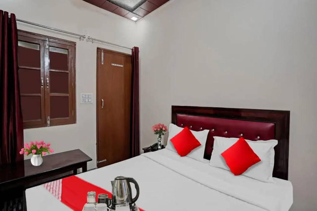 Барейлли: OYO Flagship 701007 Star Guest House