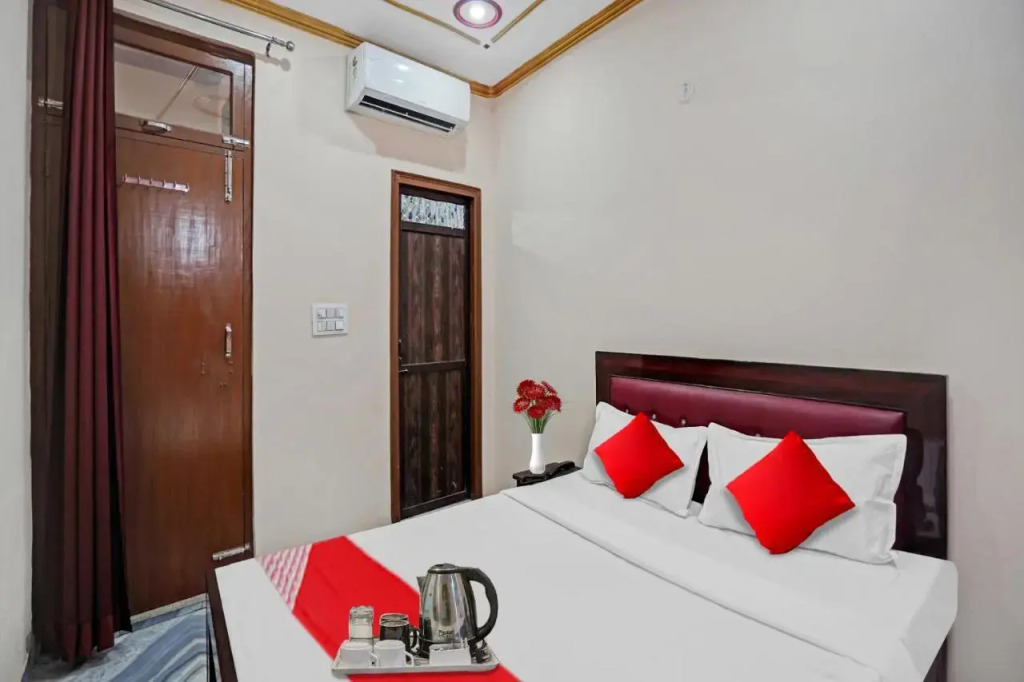 Барейлли: OYO Flagship 701007 Star Guest House