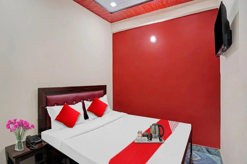 Барейлли: OYO Flagship 701007 Star Guest House