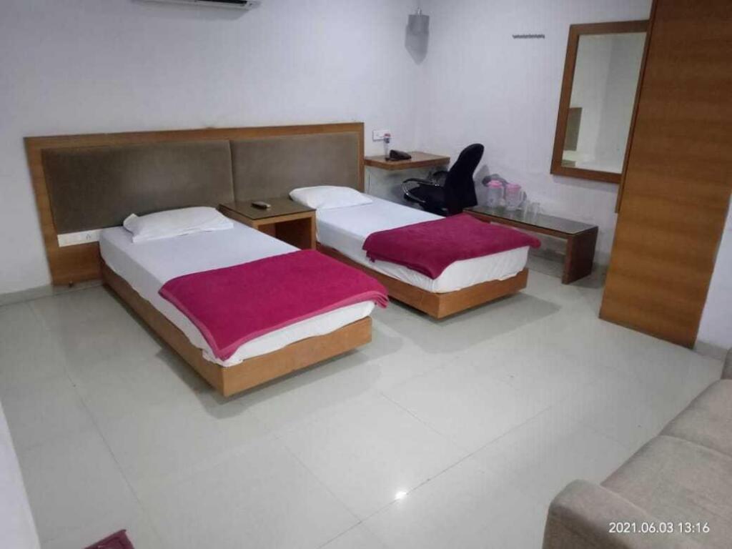 Бармер: POP 90621 Hotel Vedant