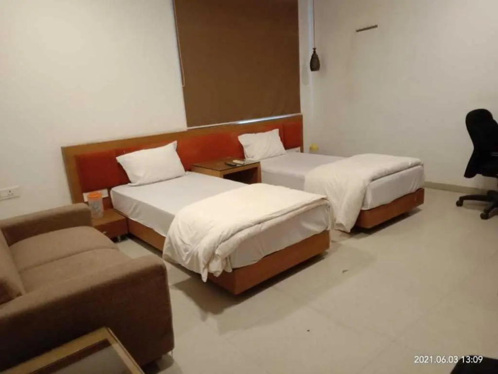 Бармер: POP 90621 Hotel Vedant
