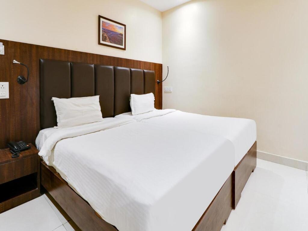 Висакхапатнам: Townhouse 1174 Hotel Cool River