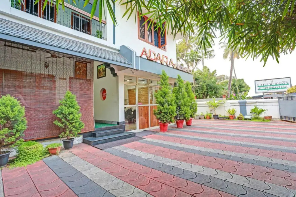Тируванантапурам: OYO Flagship 805186 Hotel Adara Residency