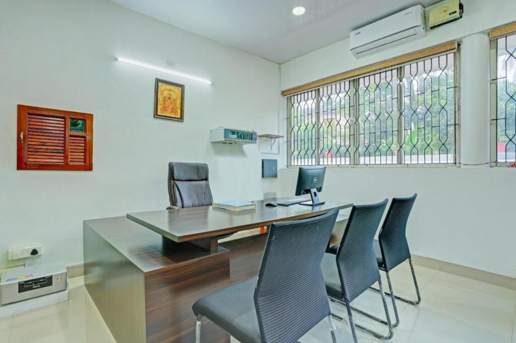 Тируванантапурам: OYO Flagship 805186 Hotel Adara Residency