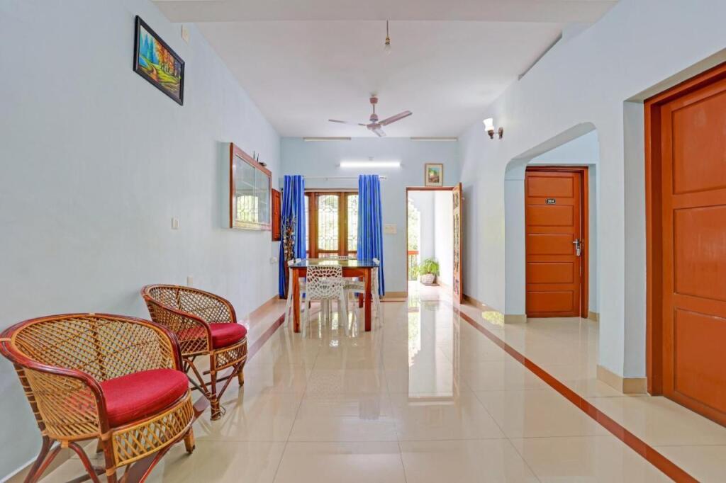 Тируванантапурам: OYO Flagship 805186 Hotel Adara Residency