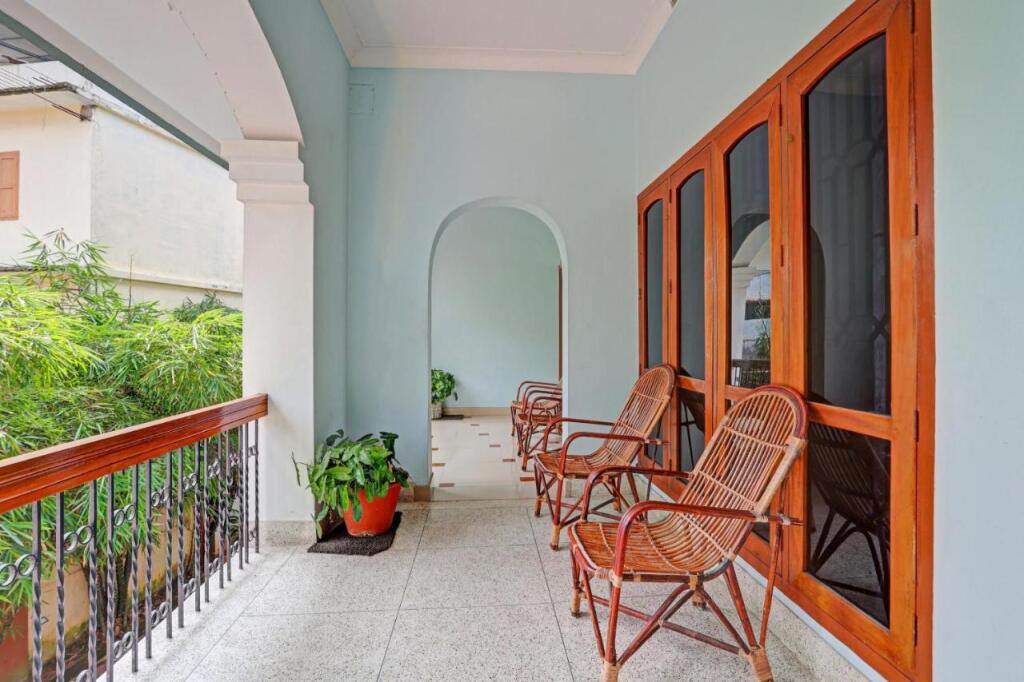 Тируванантапурам: OYO Flagship 805186 Hotel Adara Residency