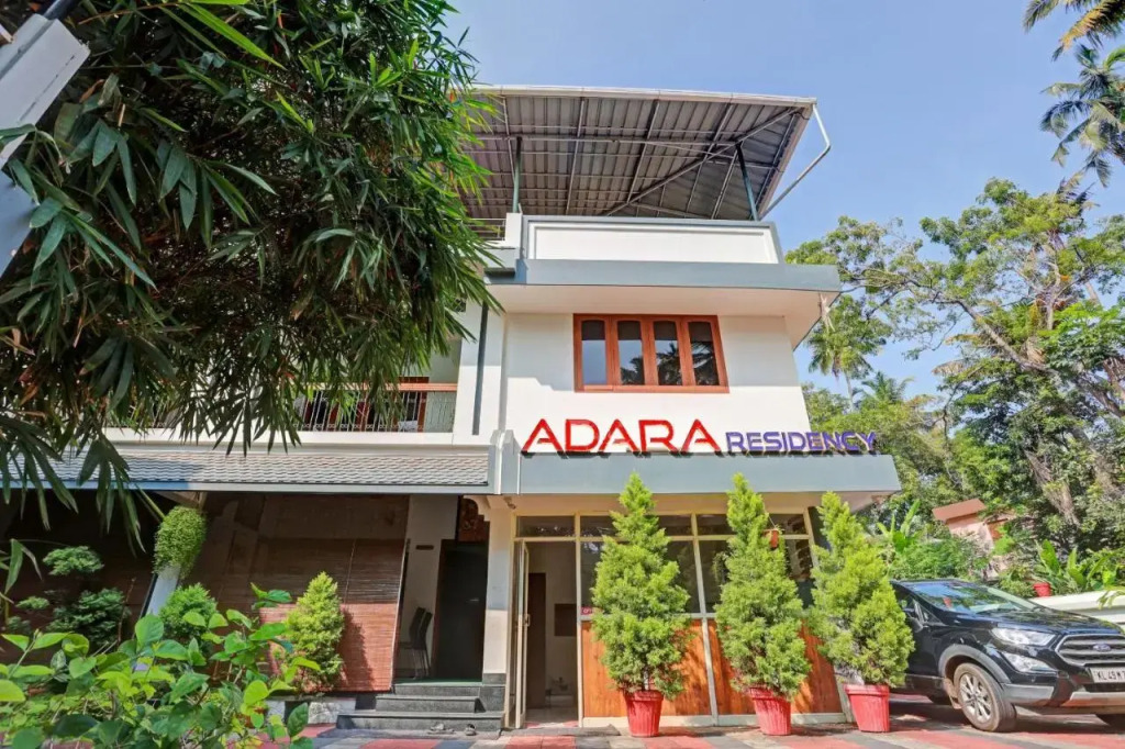 Тируванантапурам: OYO Flagship 805186 Hotel Adara Residency