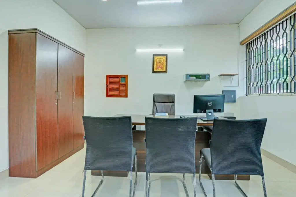 Тируванантапурам: OYO Flagship 805186 Hotel Adara Residency