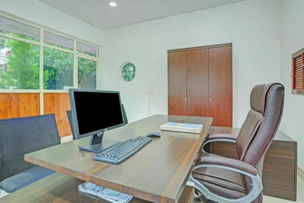 Тируванантапурам: OYO Flagship 805186 Hotel Adara Residency