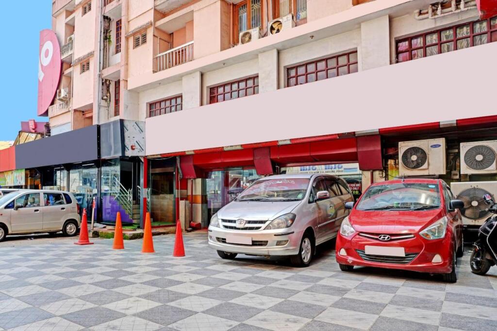 Тируванантапурам: OYO Flagship 807754 Safa Inn