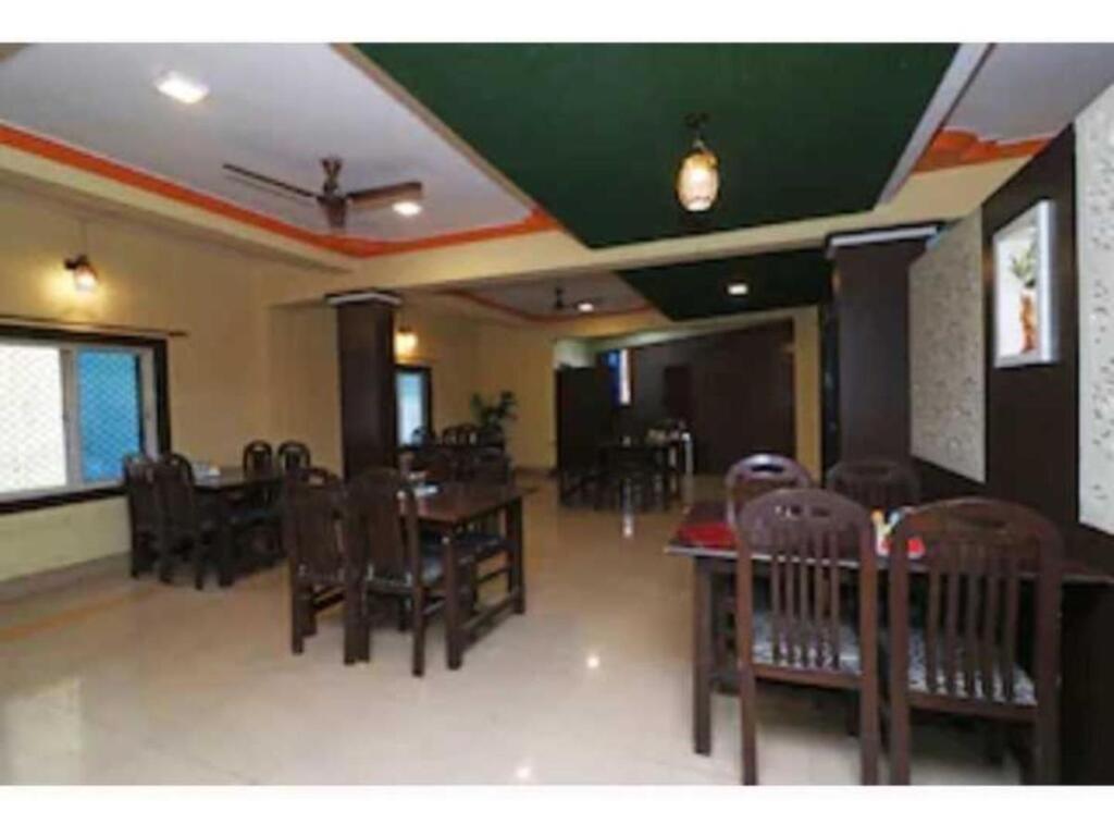 Бхопал: Collection O 703288 Hotel Shree Ji