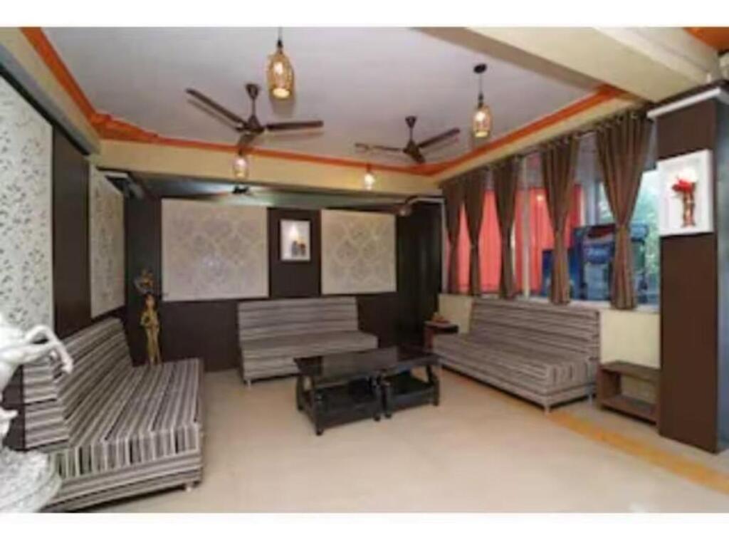 Бхопал: Collection O 703288 Hotel Shree Ji