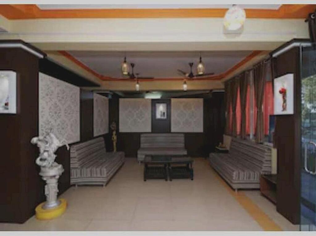 Бхопал: Collection O 703288 Hotel Shree Ji