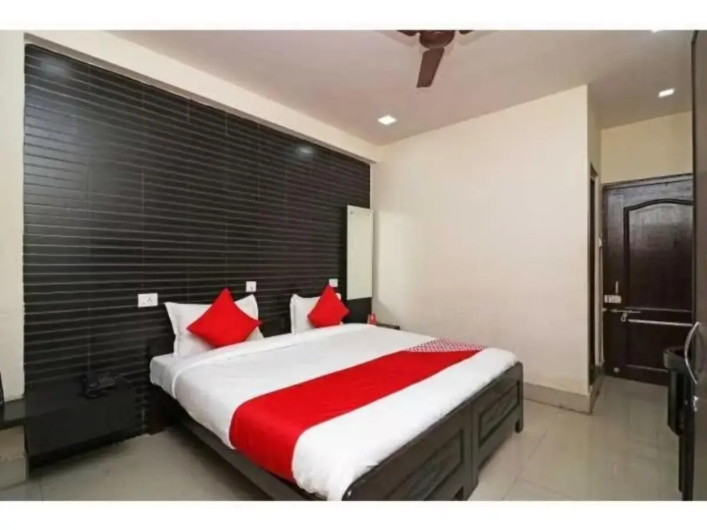Бхопал: Collection O 703288 Hotel Shree Ji