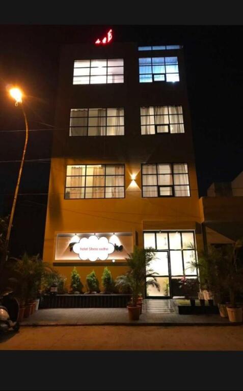 Бхопал: OYO 807842 Hotel Shree Radhe