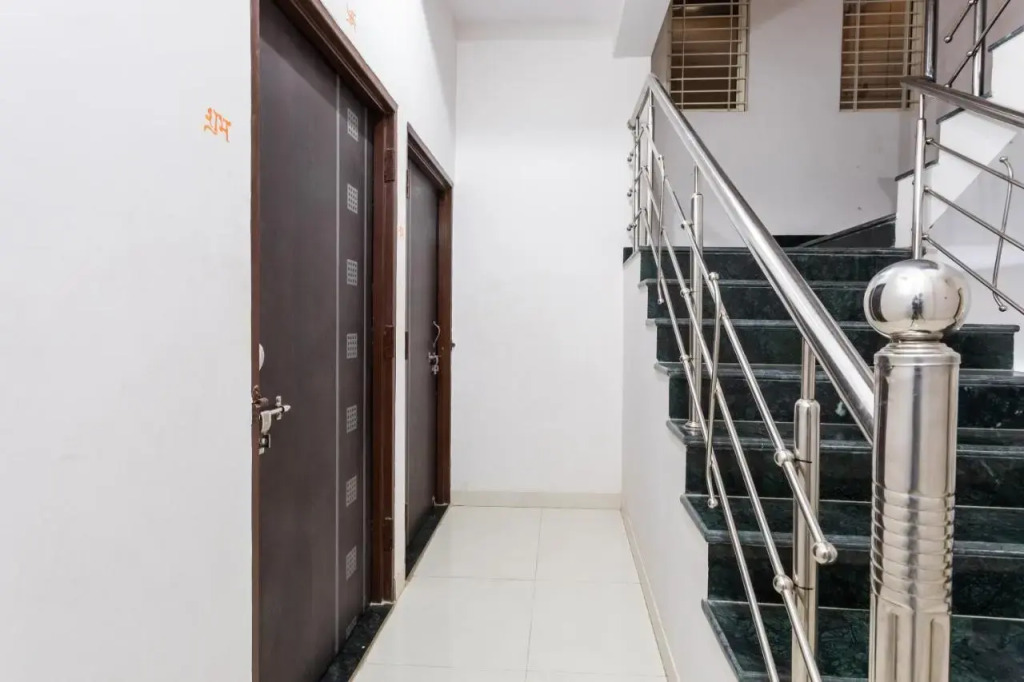 Бхопал: OYO Flagship 702800 Om Gulmohar Avenue