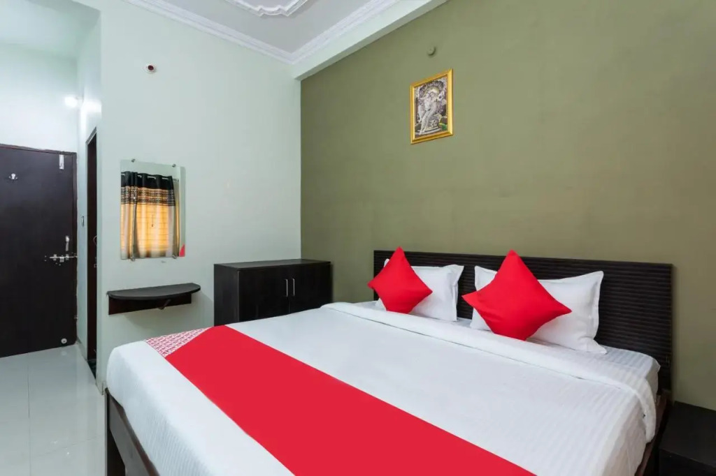 Бхопал: OYO Flagship 702800 Om Gulmohar Avenue
