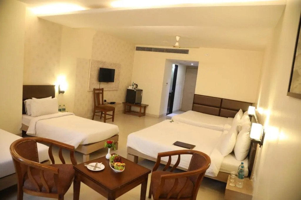 Бхопал: Hotel Kanha’s Palm Springs