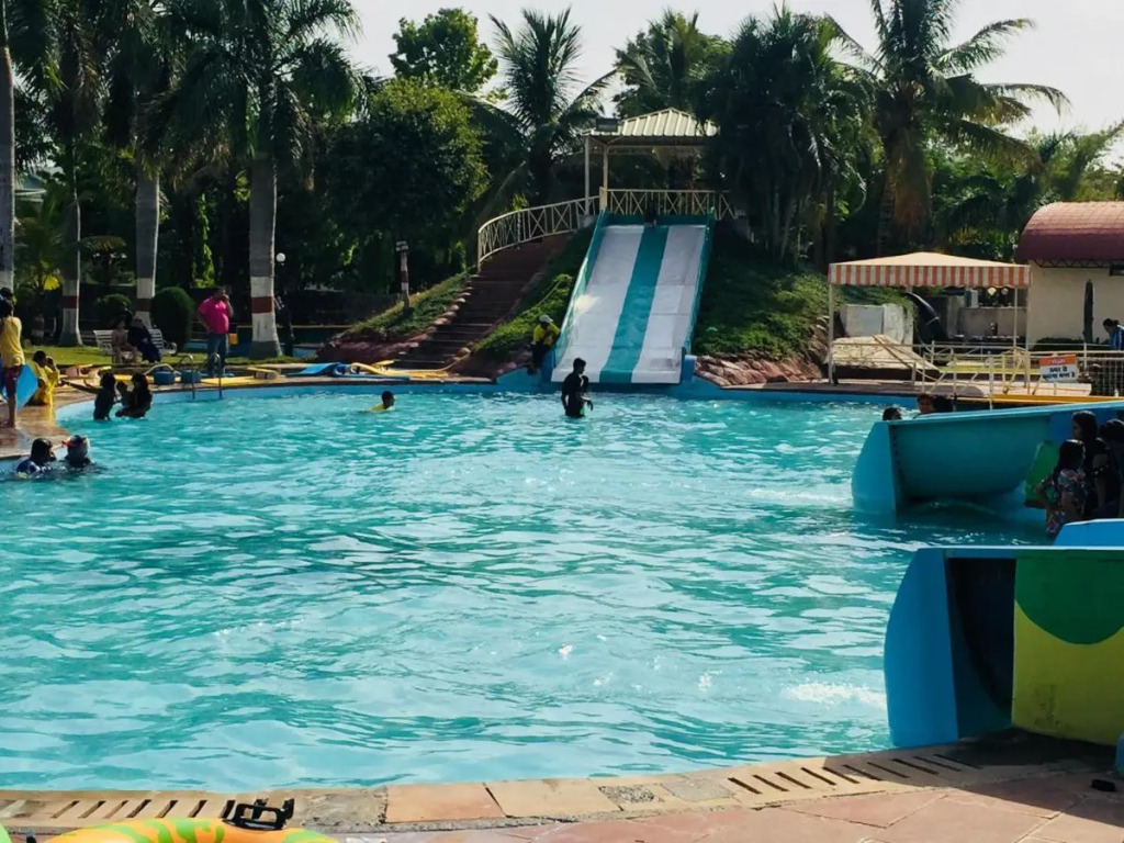 Бхопал: Hotel Kanha’s Palm Springs